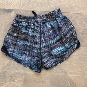 Lululemon Hotty Hot shorts 4”